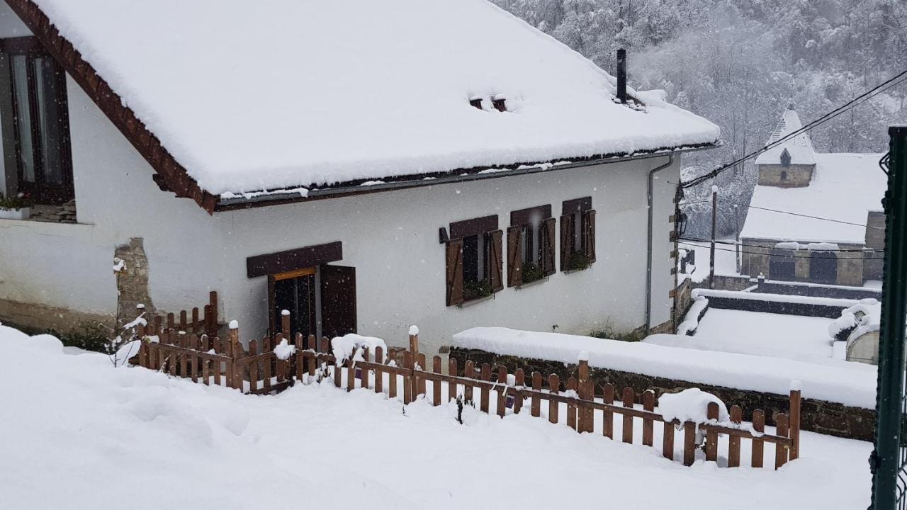 Xandua Etxea - Selva De Irati - Villa Izalzu Luaran gambar